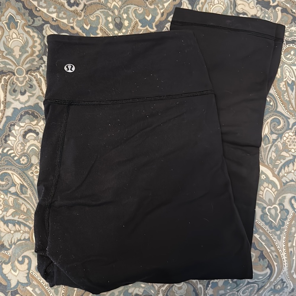 Lululemon size 10 black wunder under crop leggings